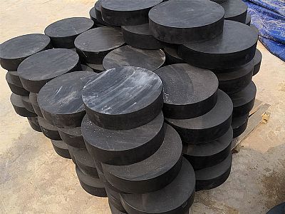 恩施板式橡胶支座由若干层橡胶片与薄钢板经加压硫化